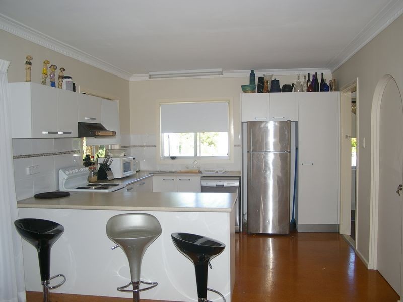 147 Nursery Rd, Holland Park West QLD 4121