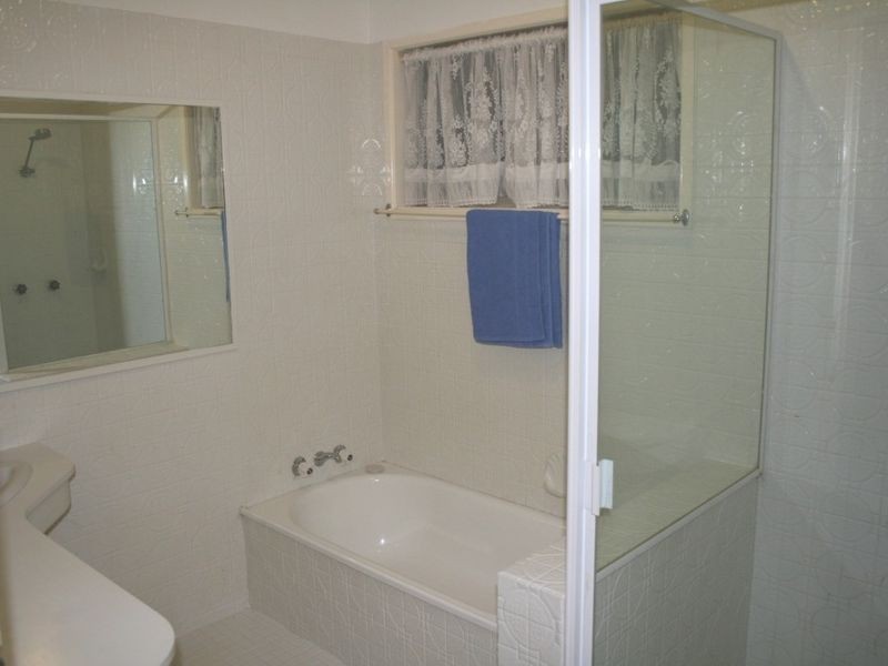 147 Nursery Rd, Holland Park West QLD 4121