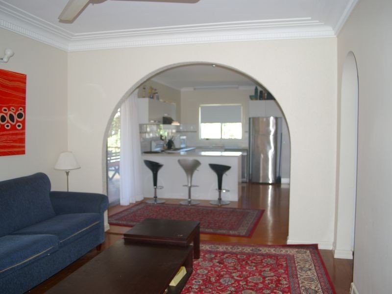147 Nursery Rd, Holland Park West QLD 4121