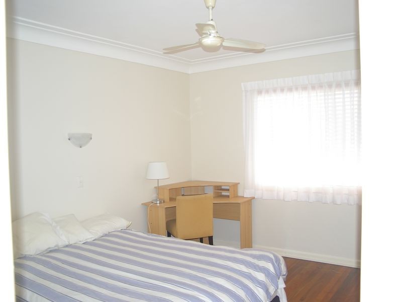 147 Nursery Rd, Holland Park West QLD 4121