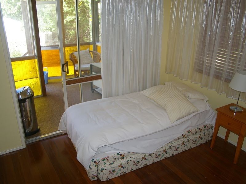 147 Nursery Rd, Holland Park West QLD 4121