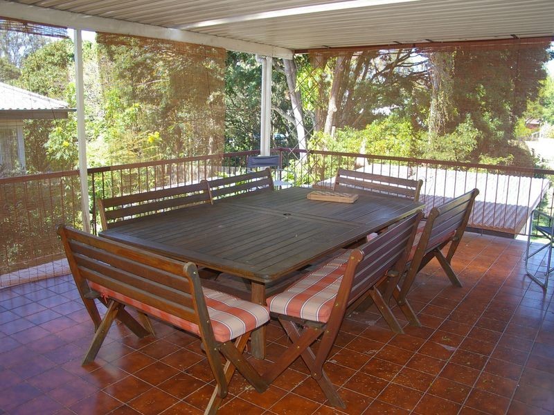 147 Nursery Rd, Holland Park West QLD 4121