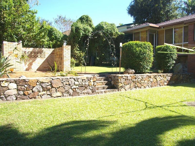 147 Nursery Rd, Holland Park West QLD 4121