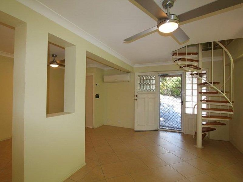 172 Messines Ridge Rd, Holland Park West QLD 4121