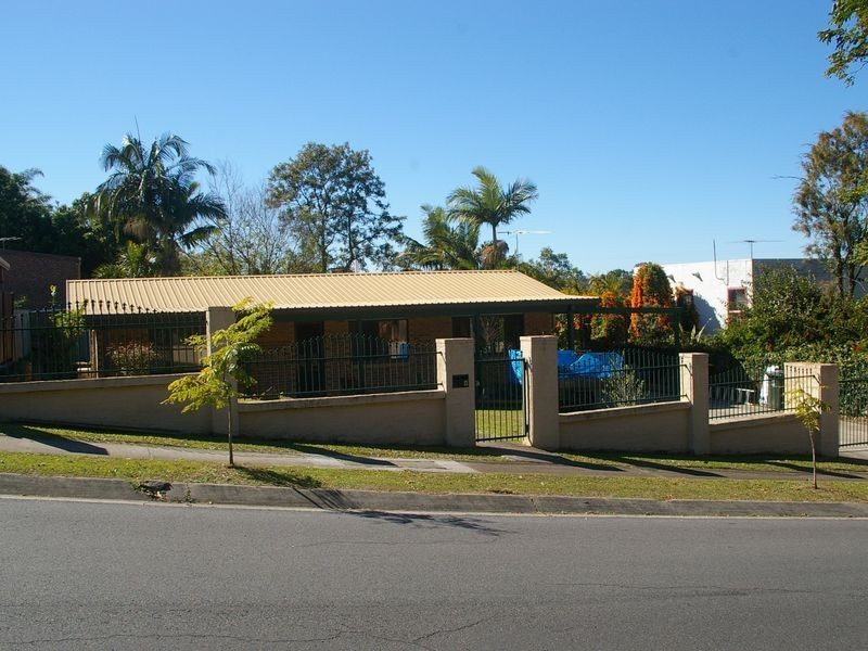 4 Redpath St, Wishart QLD 4122