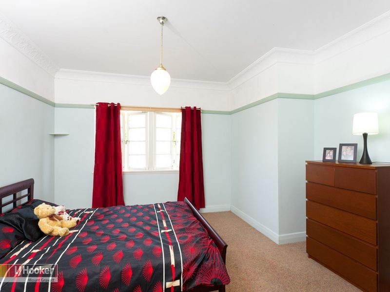 52 Barter Avenue, Holland Park QLD 4121