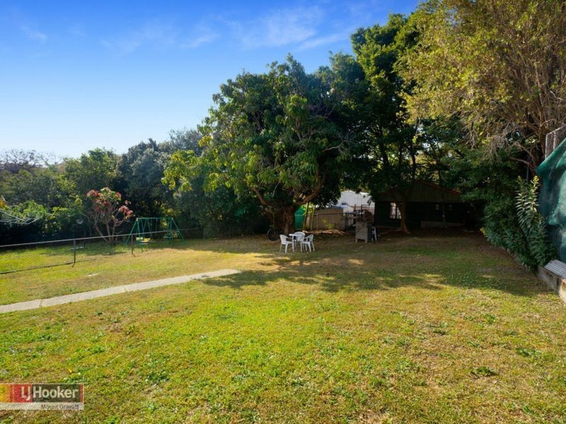 52 Barter Avenue, Holland Park QLD 4121