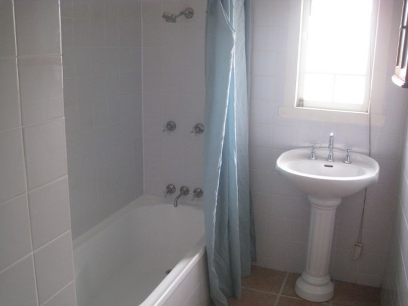 1056 Logan Road, Holland Park West QLD 4121