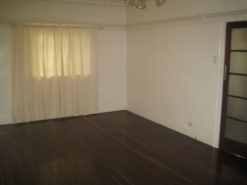 1056 Logan Road, Holland Park West QLD 4121