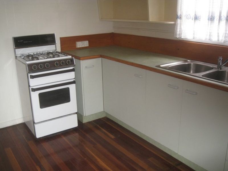 1056 Logan Road, Holland Park West QLD 4121