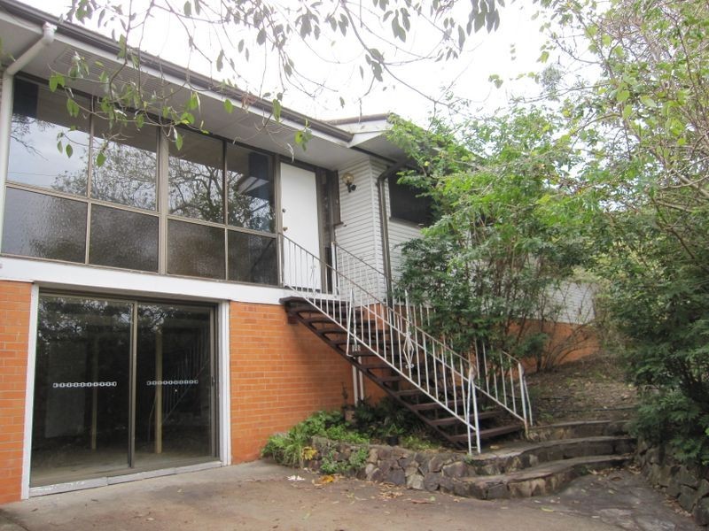 879 Cavendish Rd, Mount Gravatt East QLD 4122