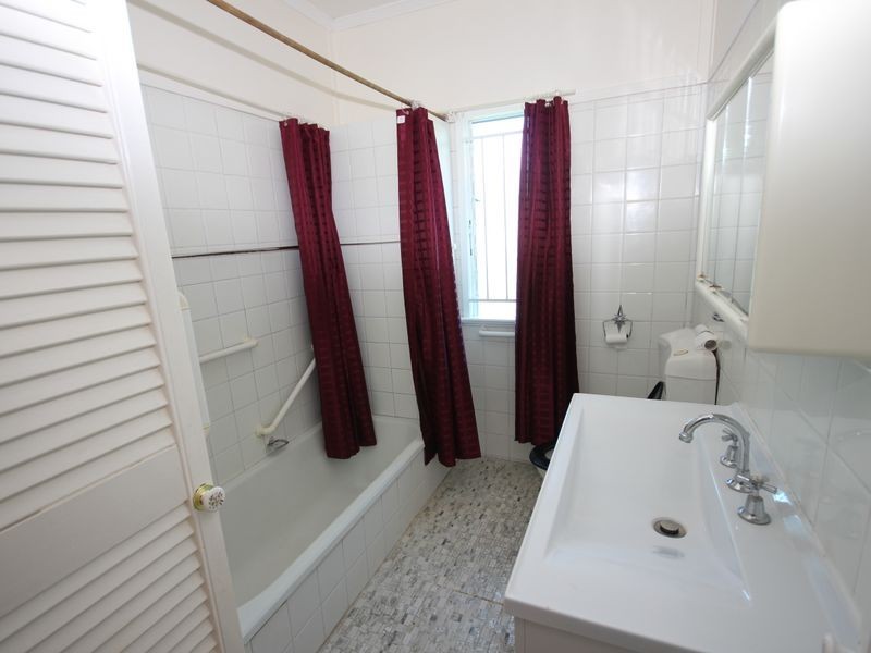 169 Broadwater Road, Mount Gravatt East QLD 4122