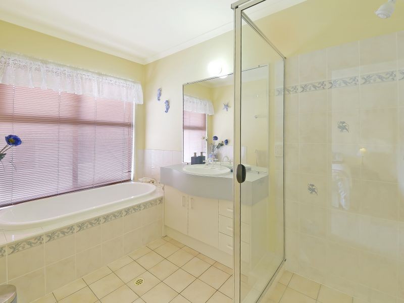 37 Coventry Circuit, Carindale QLD 4152