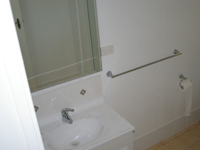 2/15 Bedser Street, Macgregor QLD 4109