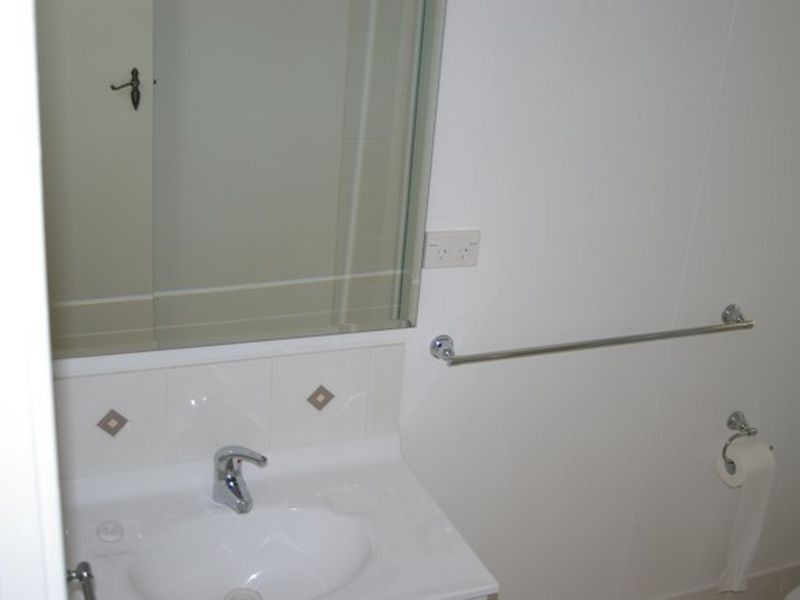 2/15 Bedser Street, Macgregor QLD 4109