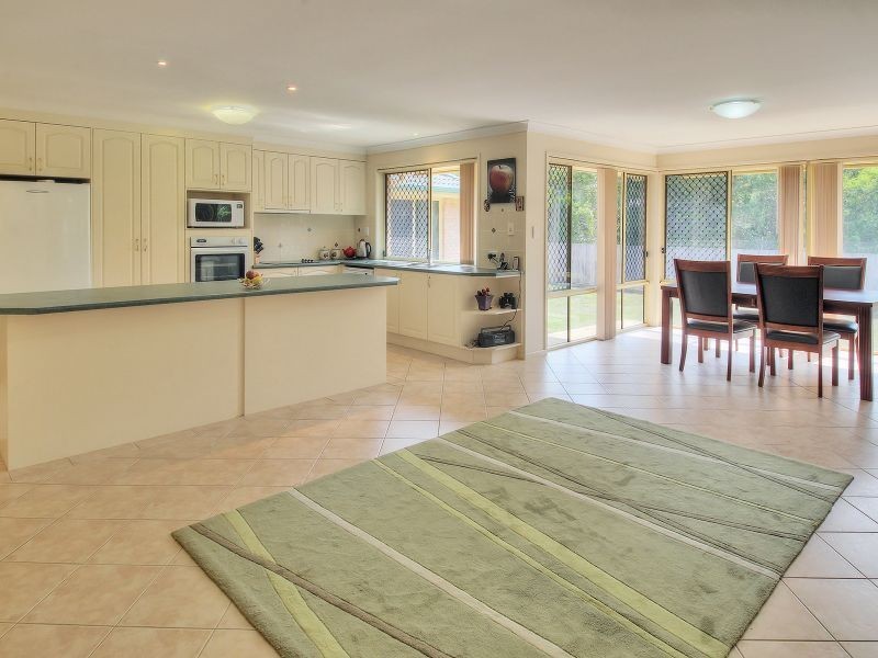 30 Kane Crescent, Mansfield QLD 4122