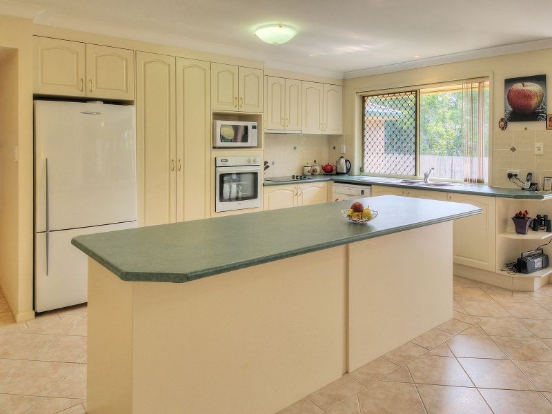 30 Kane Crescent, Mansfield QLD 4122