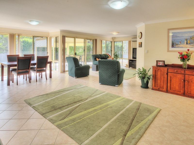 30 Kane Crescent, Mansfield QLD 4122