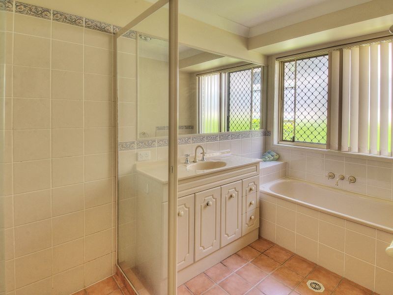 30 Kane Crescent, Mansfield QLD 4122