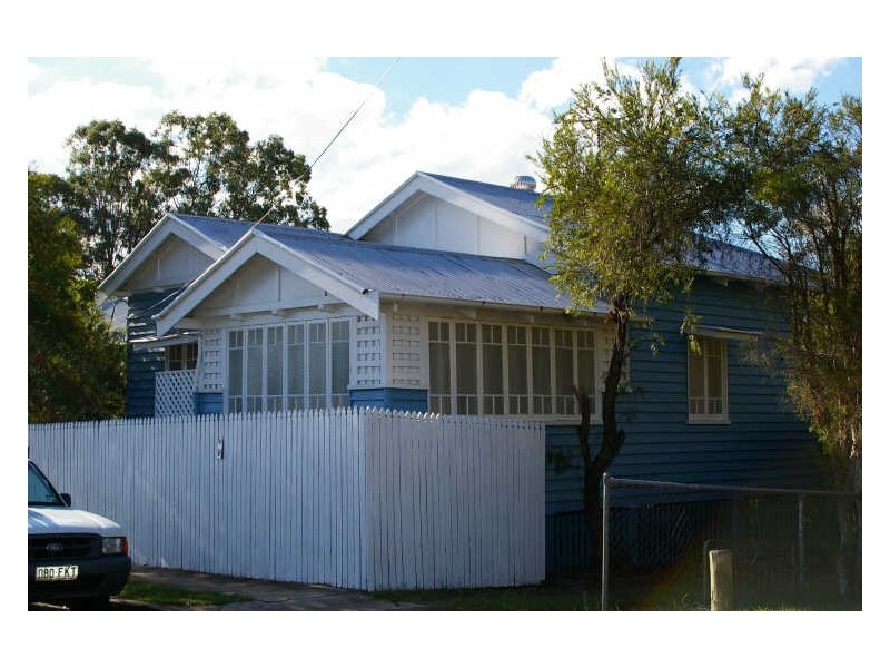 1092 Logan Road, Holland Park West QLD 4121
