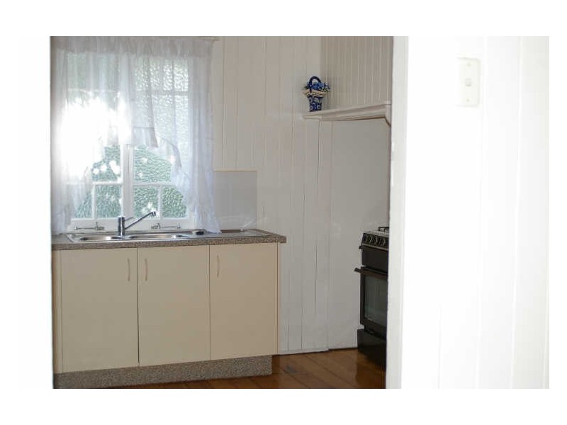 1092 Logan Road, Holland Park West QLD 4121