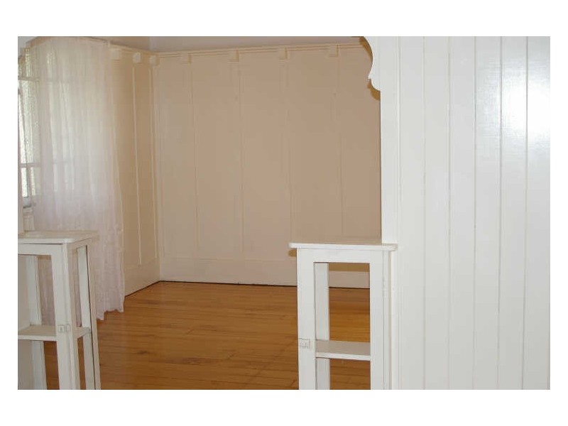 1092 Logan Road, Holland Park West QLD 4121