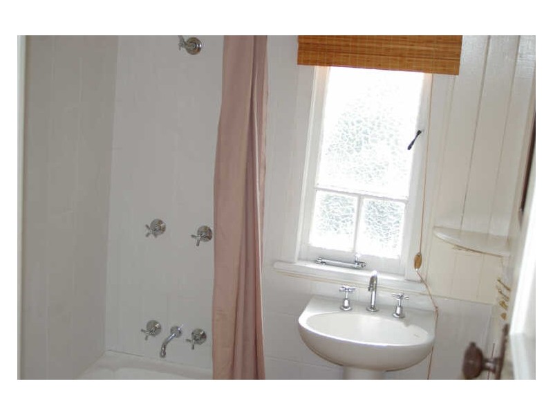 1092 Logan Road, Holland Park West QLD 4121