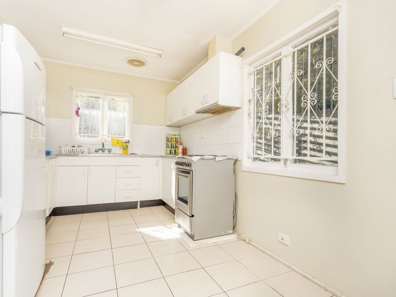 33 CREST ST, Mount Gravatt East QLD 4122