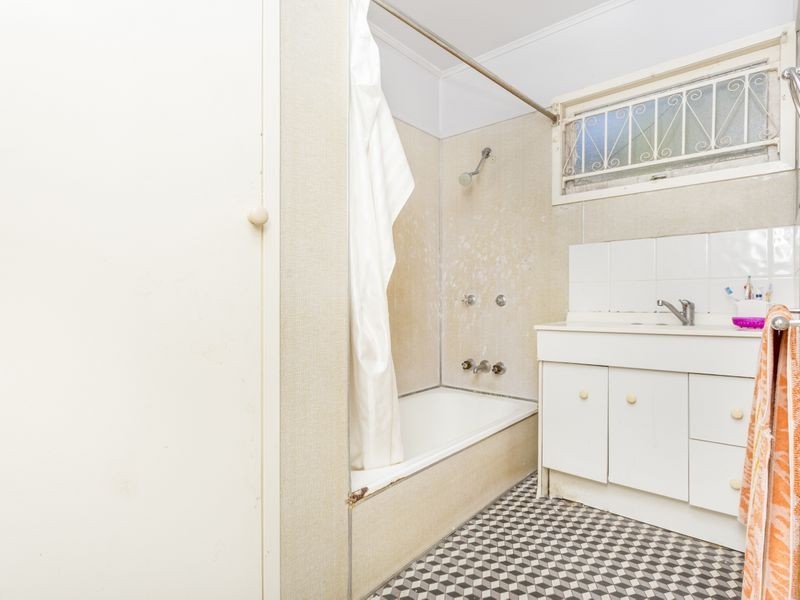 33 CREST ST, Mount Gravatt East QLD 4122