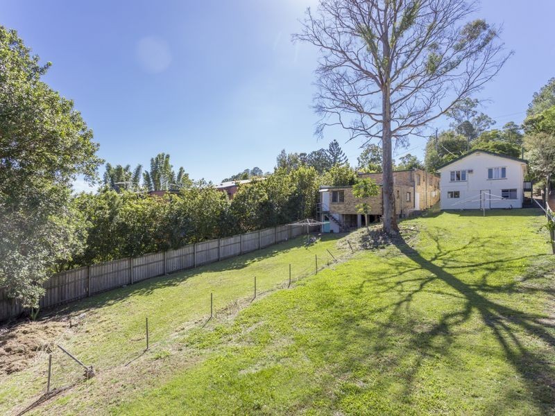 33 CREST ST, Mount Gravatt East QLD 4122