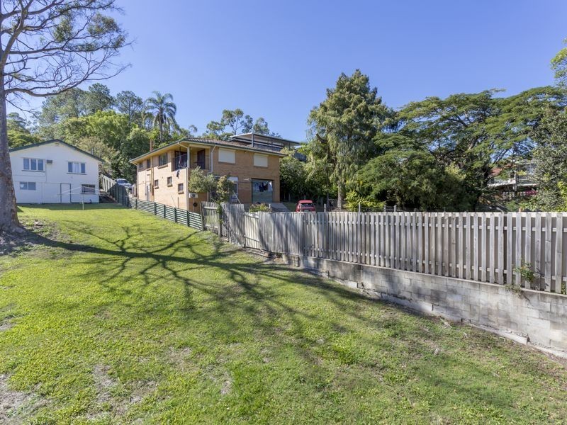 33 CREST ST, Mount Gravatt East QLD 4122