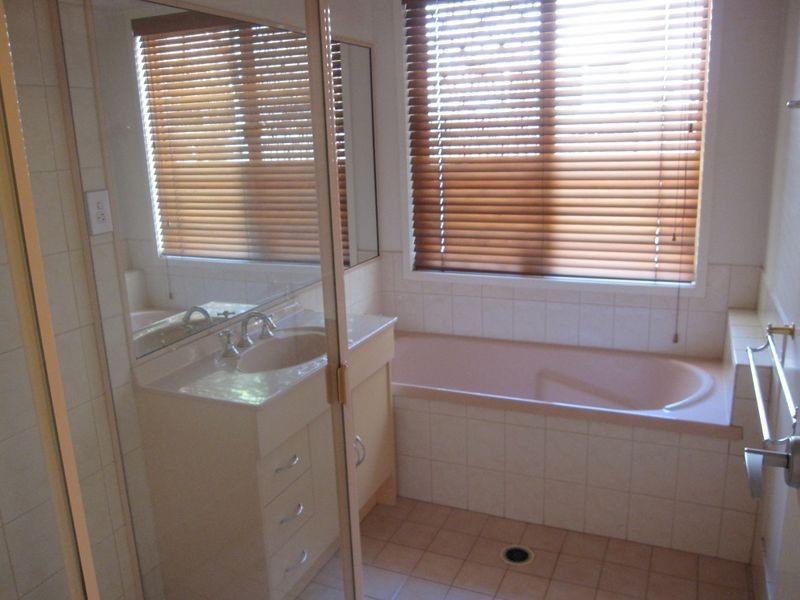 34 Blue Grass Crescent, Eight Mile Plains QLD 4113