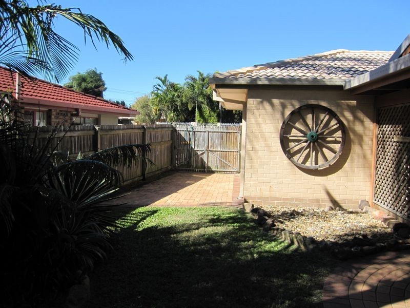 34 Blue Grass Crescent, Eight Mile Plains QLD 4113