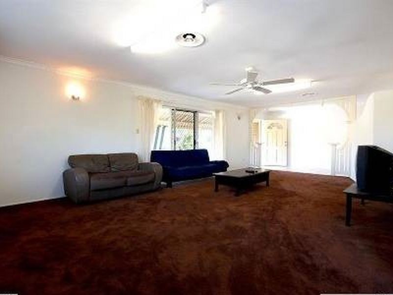 46 Macadamia Street, Macgregor QLD 4109
