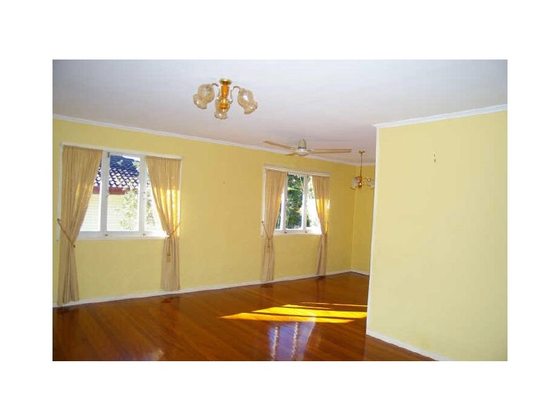 39 Pareena Crescent, Mansfield QLD 4122