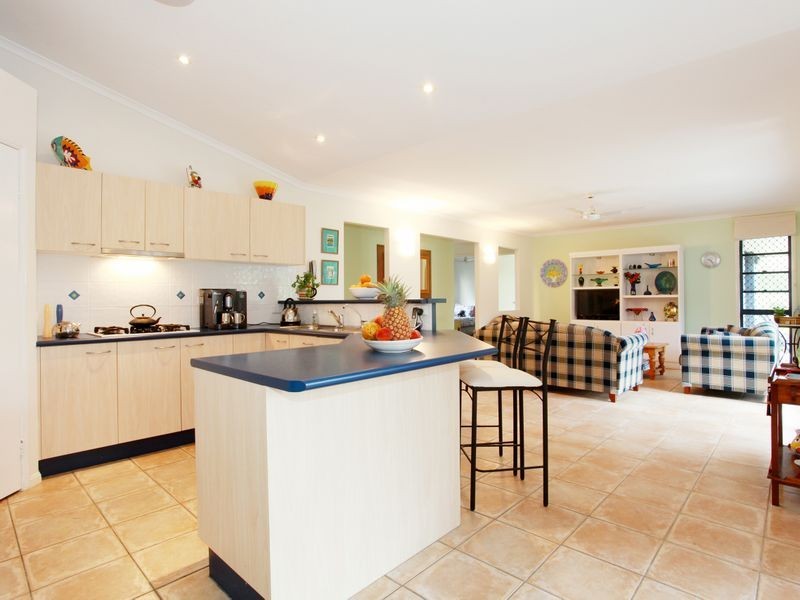 6 MONET CRESCENT, Mackenzie QLD 4156