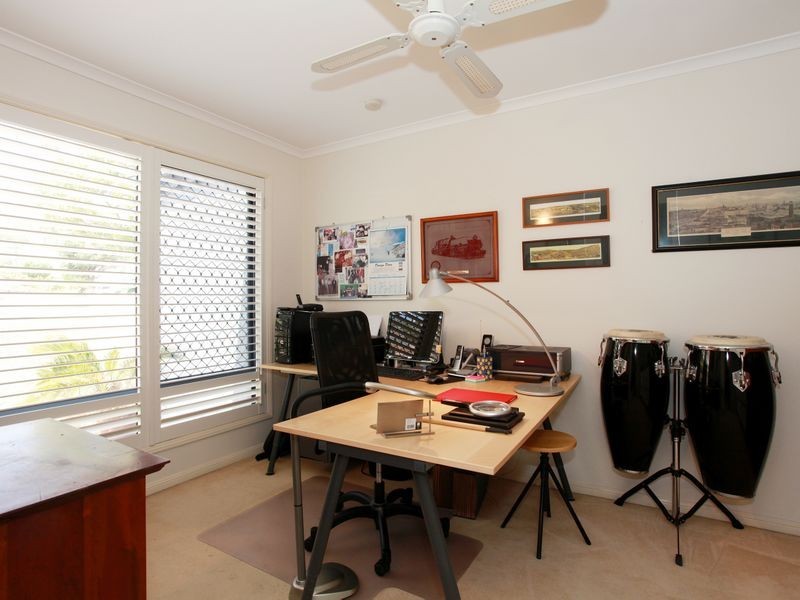 6 MONET CRESCENT, Mackenzie QLD 4156