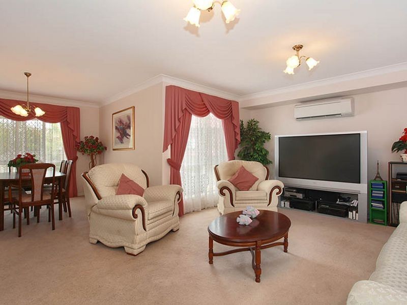 17 BOTTICELLI PLACE, Mackenzie QLD 4156