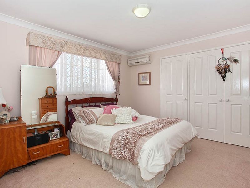 17 BOTTICELLI PLACE, Mackenzie QLD 4156