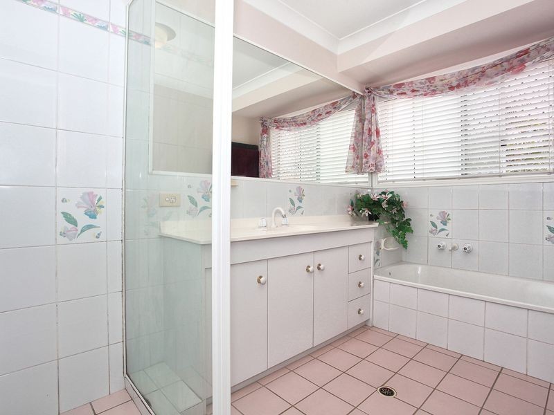 17 BOTTICELLI PLACE, Mackenzie QLD 4156