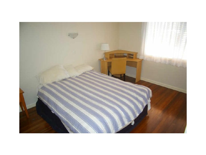 147 Nursery Road, Holland Park QLD 4121