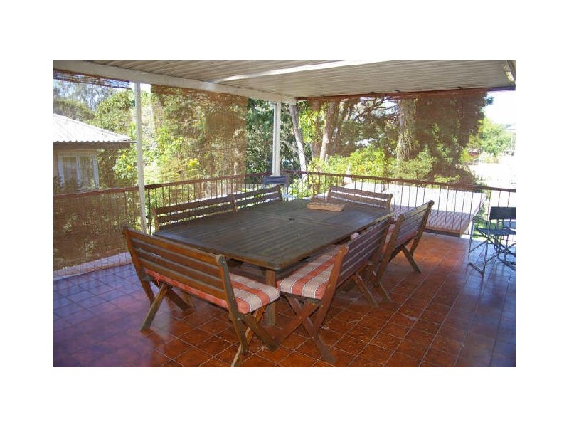 147 Nursery Road, Holland Park QLD 4121