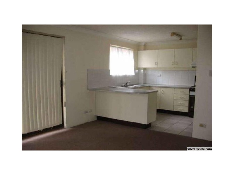 2/12 Crown Street, Holland Park QLD 4121