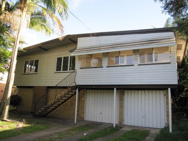 11 FAIRLAND ST, Mount Gravatt East QLD 4122