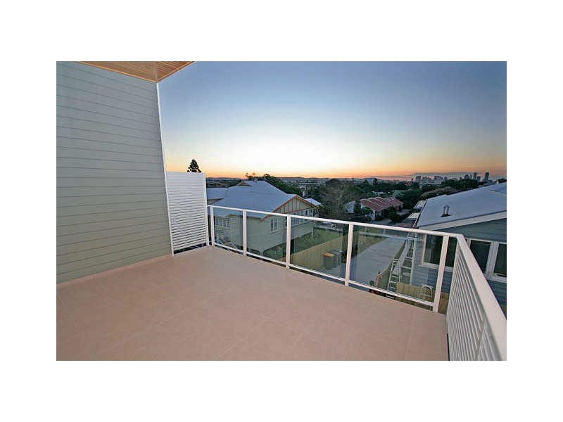 2/55 Douglas Street, Greenslopes QLD 4120