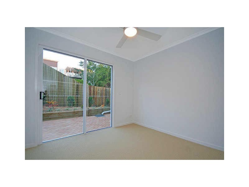 2/55 Douglas Street, Greenslopes QLD 4120