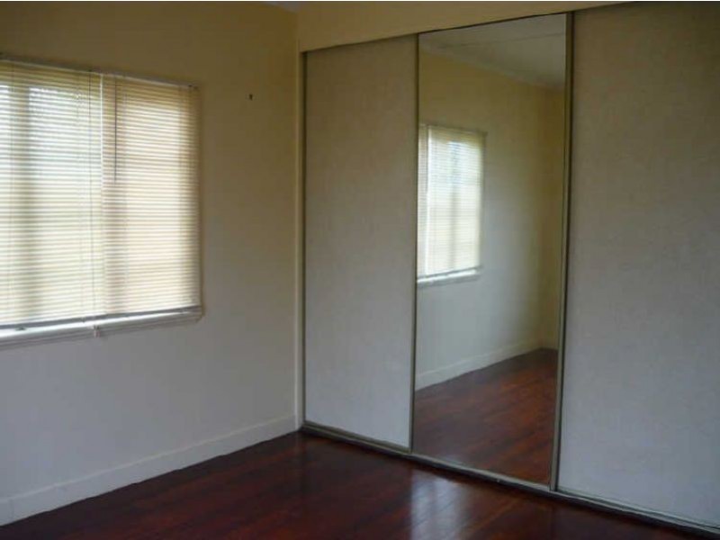 16 Wellstead Avenue, Coorparoo QLD 4151