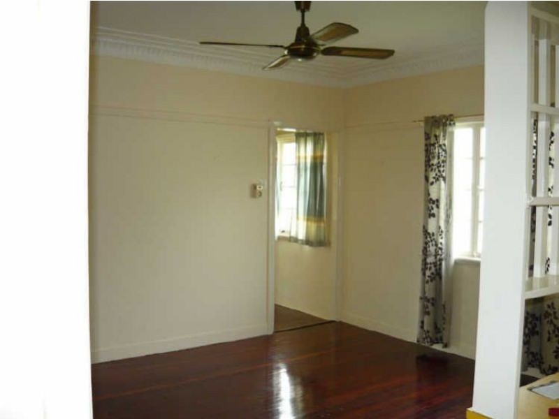 16 Wellstead Avenue, Coorparoo QLD 4151