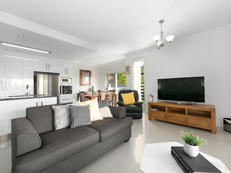 1 Miriam Street, Holland Park West QLD 4121