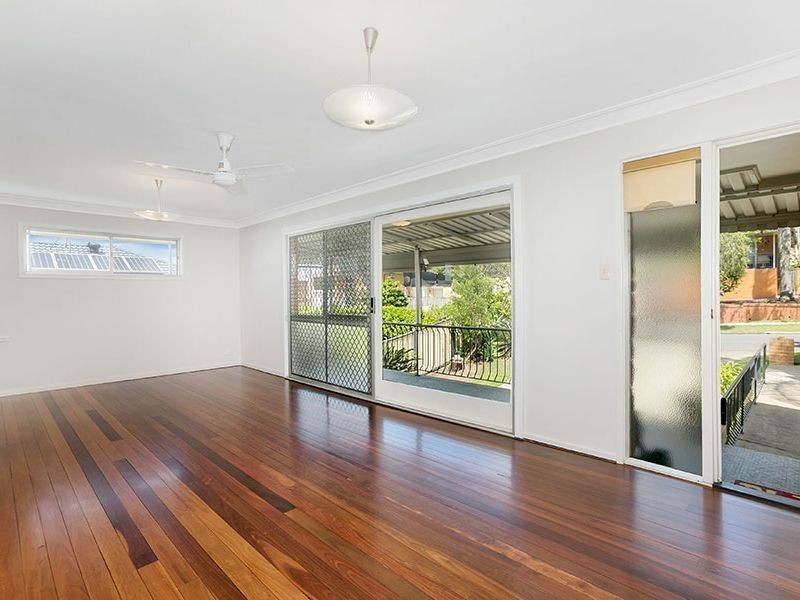 13 Valentia Street, Mansfield QLD 4122